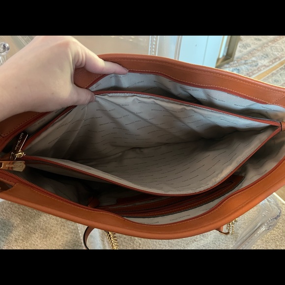 MK Jet Set Travel Saffiano Leather Chain Tote - Picture 4 of 6